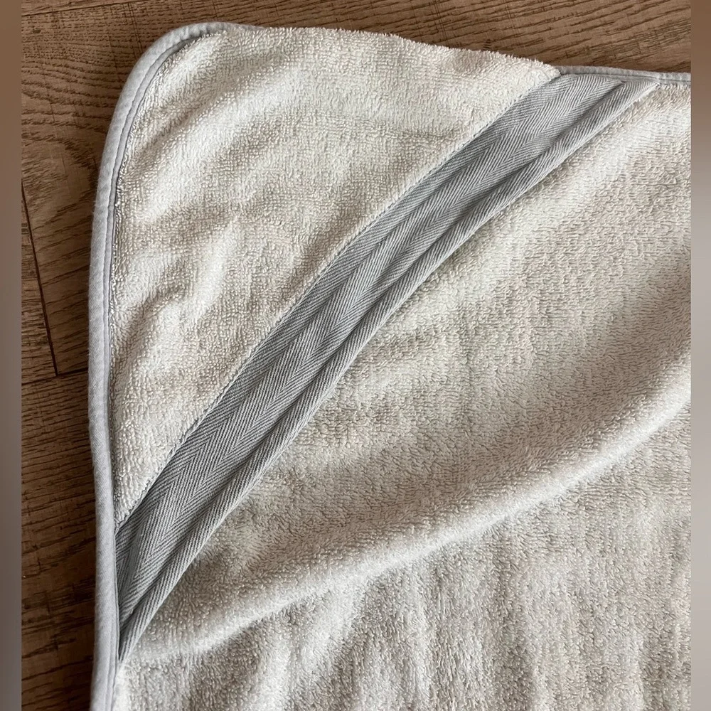 Aden & Anais White 100% Cotton Hooded Baby Towel
